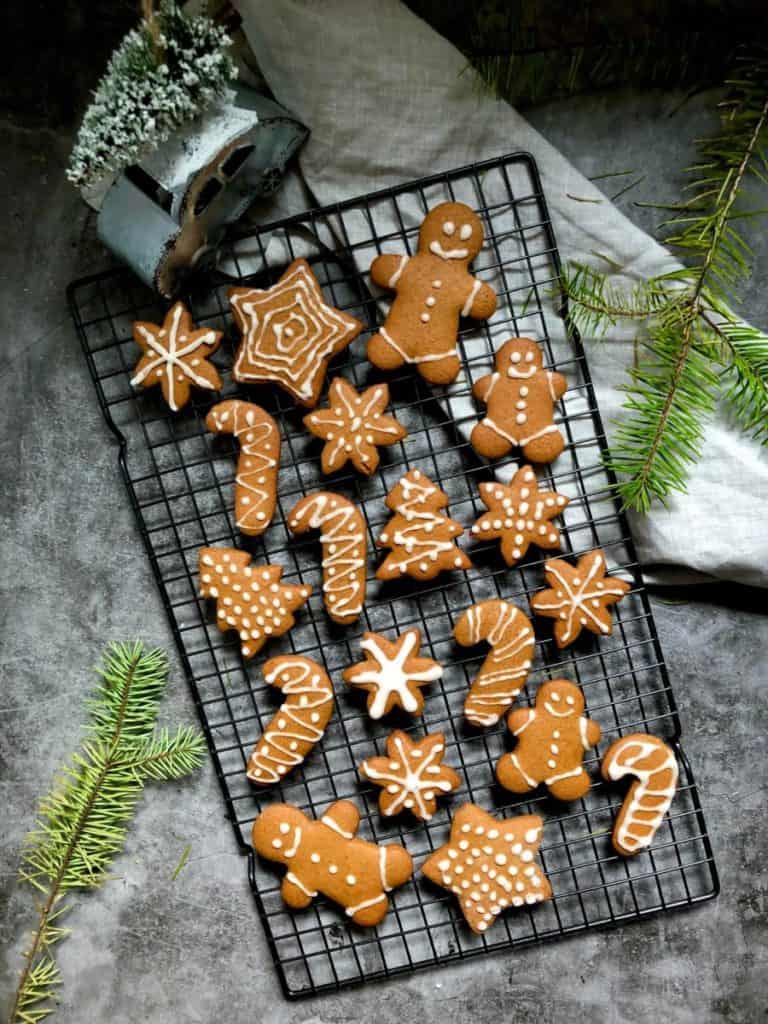 extra special simple gingerbread cookies are scrumptious