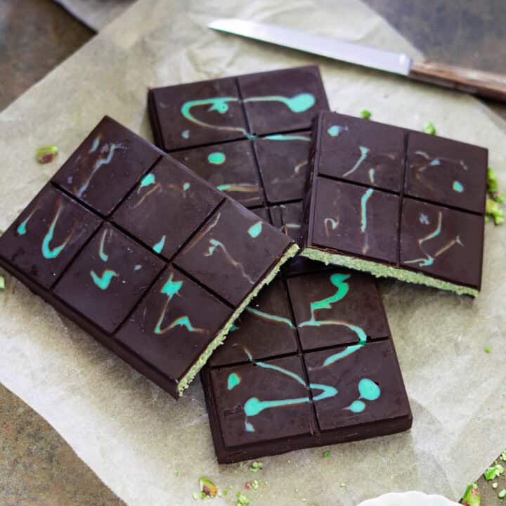 Pistachio chocolate bar -feature photo