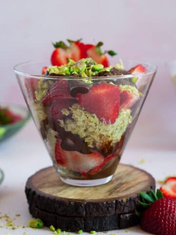 Dubai Chocolate Strawberries -Feature photo