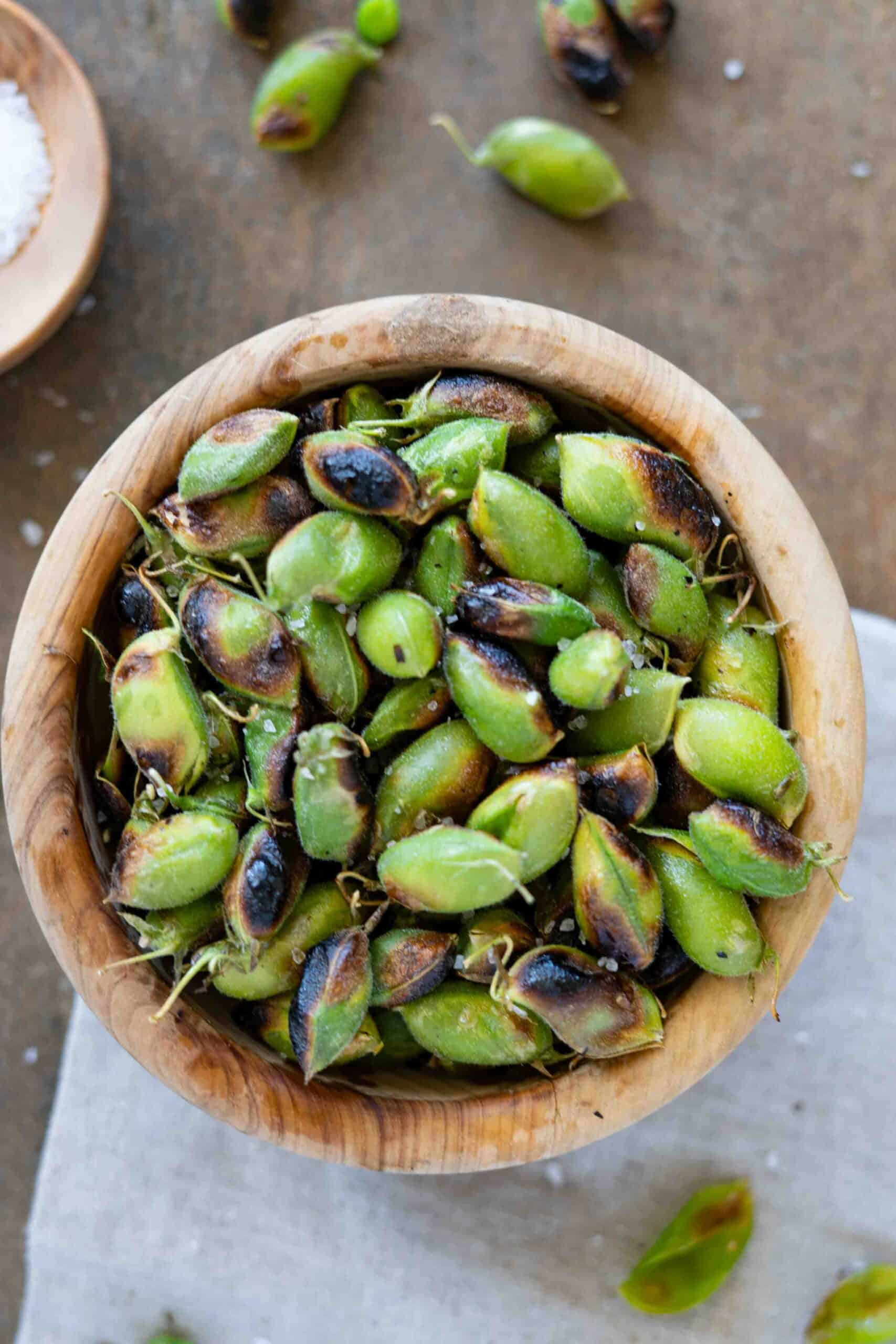 Roasted green chickpeas in a bowl